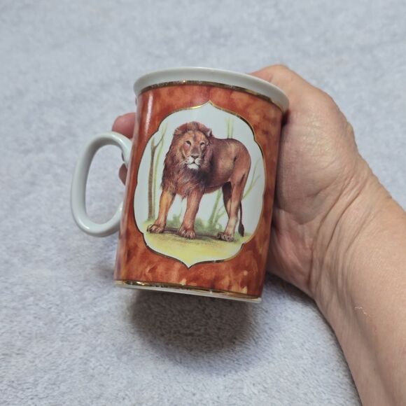 Vintage Email de Limoges 1855 Lion Mug by I. Godinger – Hand-Painted Porcelain - Picture 9 of 12
